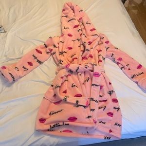 New plush robe by Betsey Johnson size XS/S